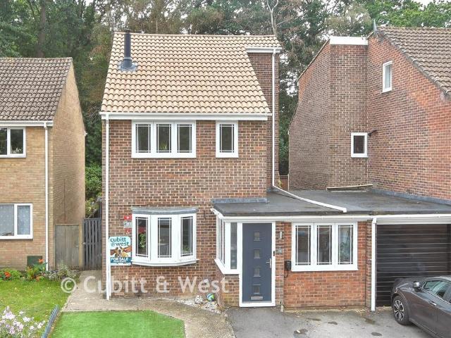 3 bedroom link detached house for sale