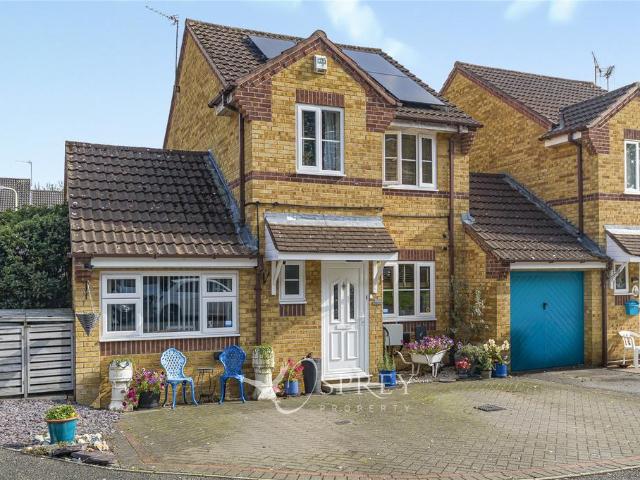 3 bedroom link detached house for sale