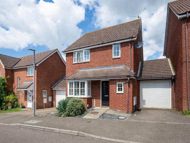 3 bedroom link detached house for sale