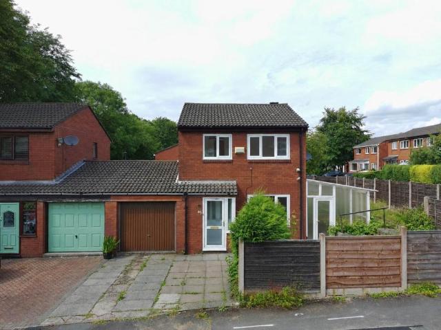 3 bedroom link detached house for sale