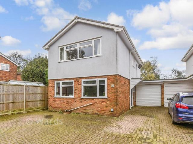 3 bedroom link detached house for sale