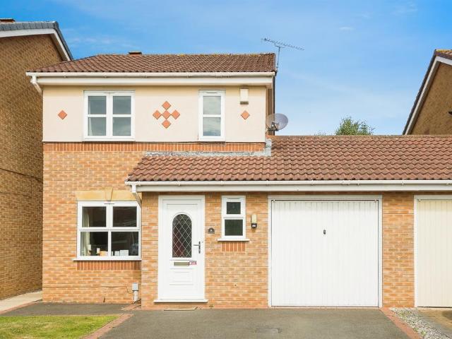 3 bedroom link detached house for sale