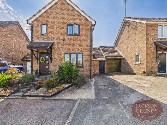 3 bedroom link detached house for sale