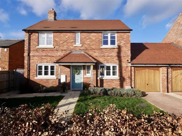 3 bedroom link detached house for sale