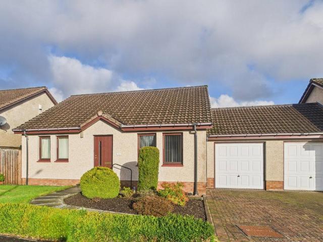 3 bedroom link detached house for sale