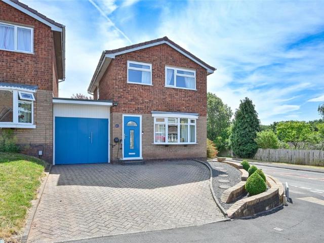 3 bedroom link detached house for sale