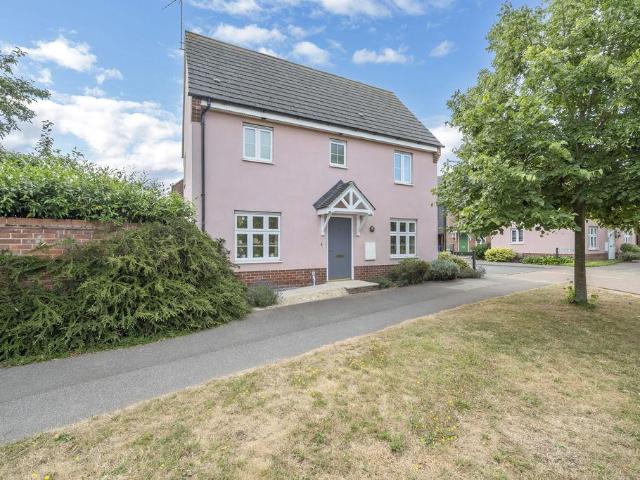 3 bedroom link detached house for sale