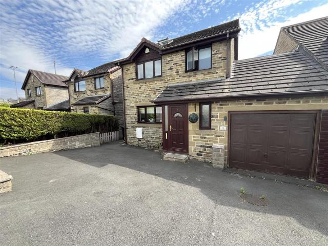 3 bedroom link detached house for sale