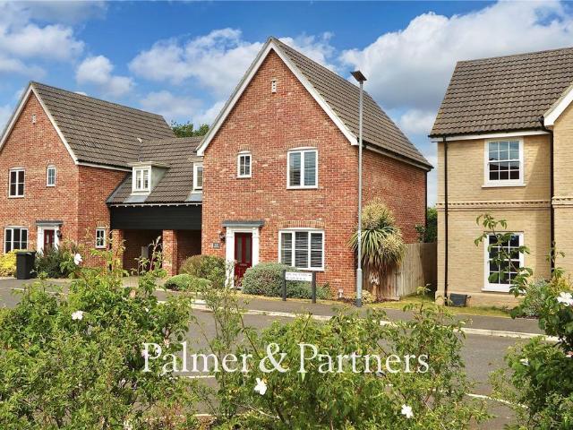 3 bedroom link detached house for sale
