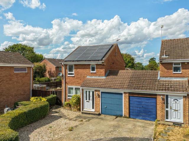 3 bedroom link detached house for sale