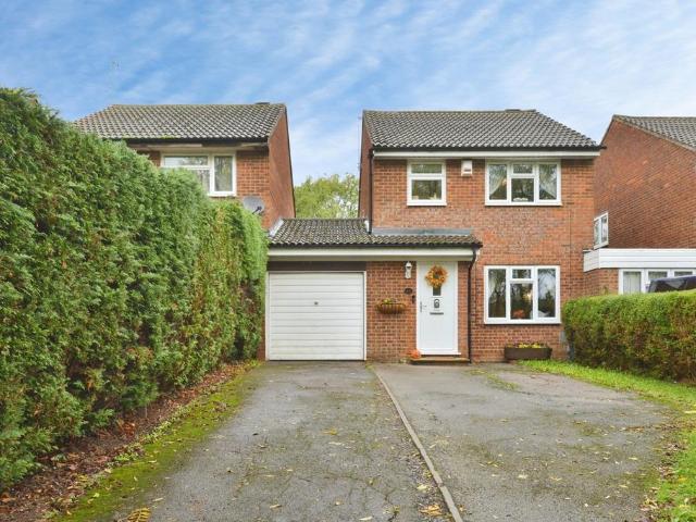3 bedroom link detached house for sale