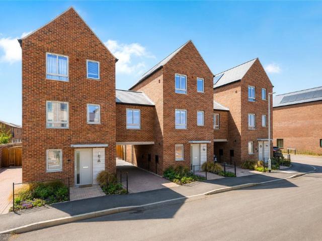 3 bedroom link detached house for sale