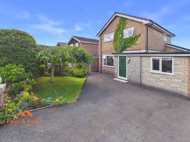 3 bedroom link detached house for sale