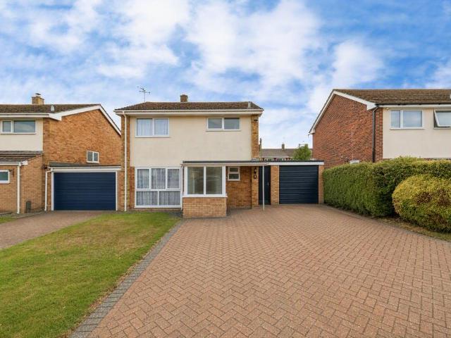 3 bedroom link detached house for sale