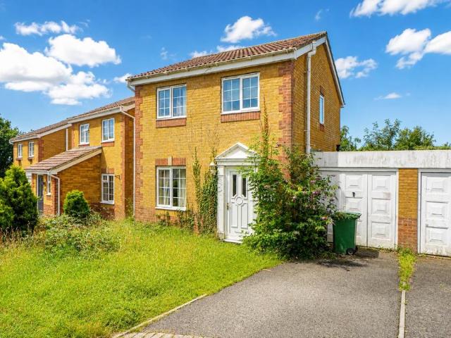 3 bedroom link detached house for sale