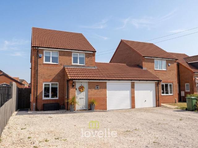 3 bedroom link detached house for sale