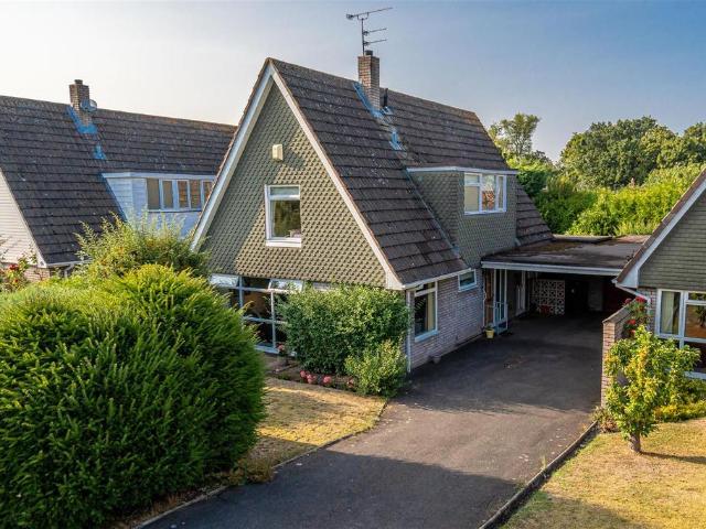 3 bedroom link detached house for sale