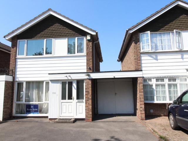 3 bedroom link detached house for sale