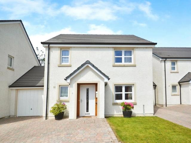 3 bedroom link detached house for sale