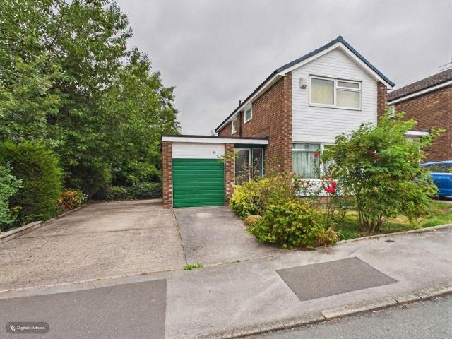 3 bedroom link detached house for sale