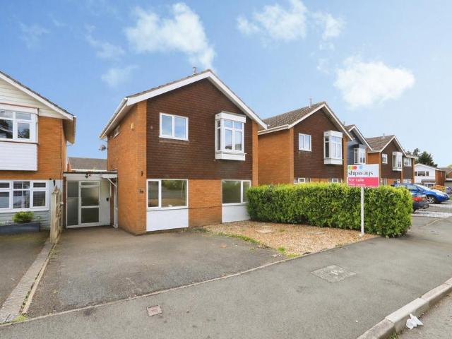 3 bedroom link detached house for sale