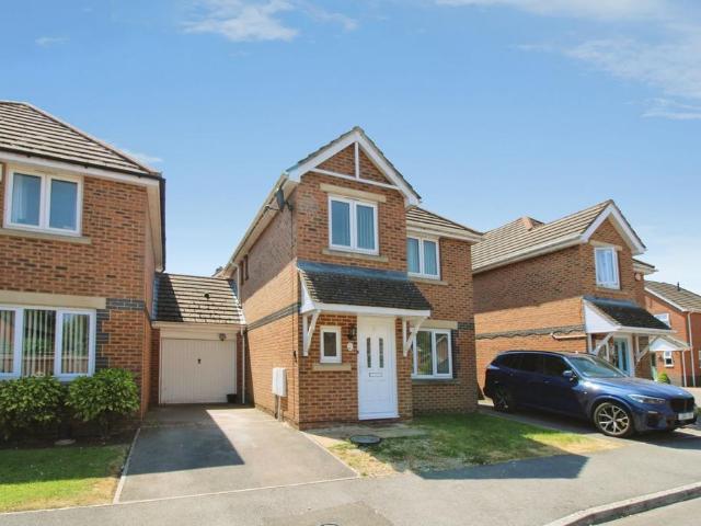 3 bedroom link detached house for sale