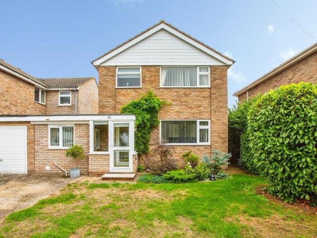 3 bedroom link detached house for sale
