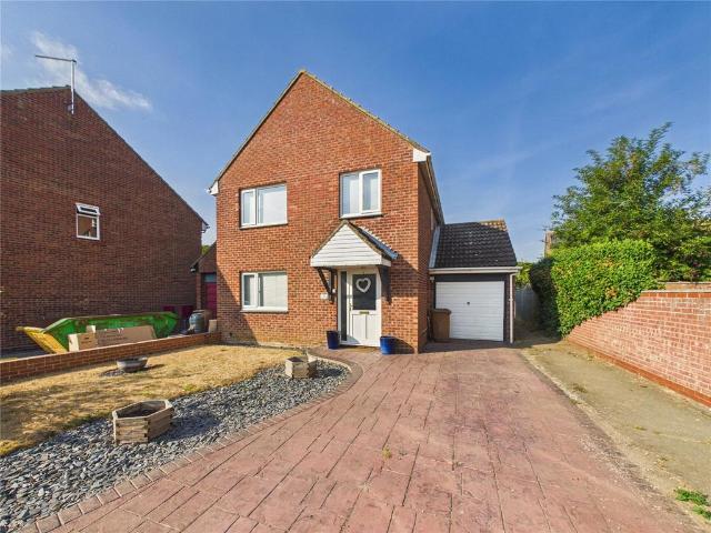 3 bedroom link detached house for sale