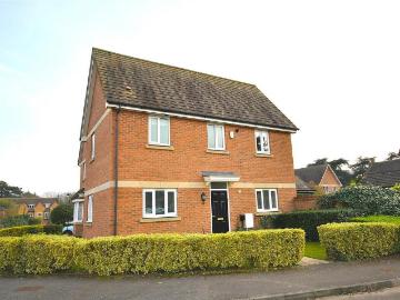 3 bedroom link detached house for sale