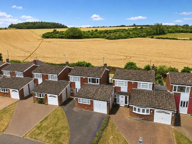 3 bedroom link detached house for sale