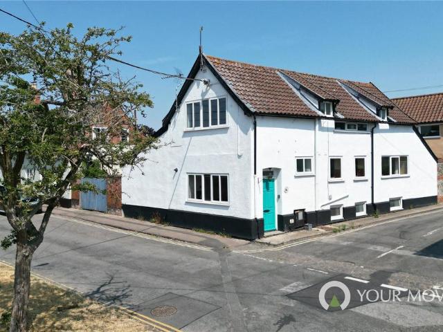 3 bedroom link detached house for sale