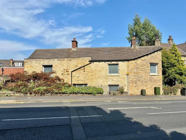 3 bedroom link detached house for sale