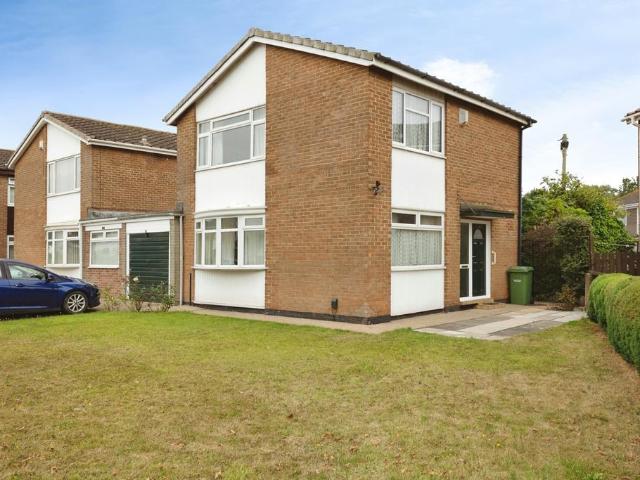 3 bedroom link detached house for sale