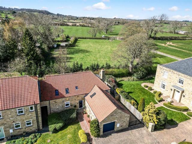 3 bedroom link detached house for sale