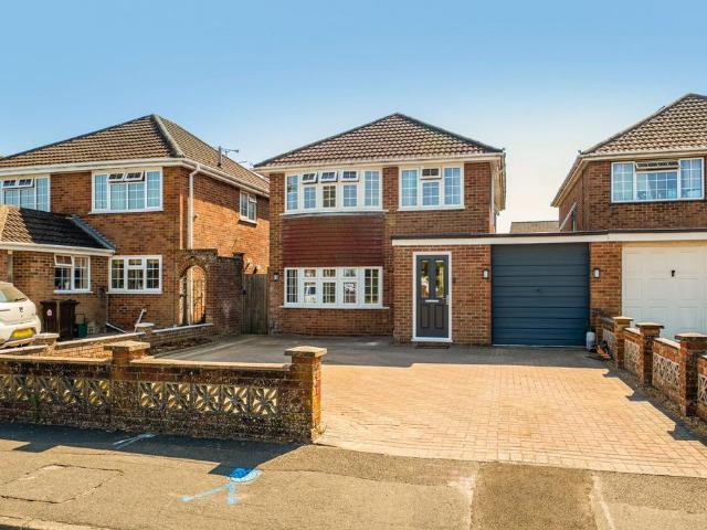 3 bedroom link detached house for sale