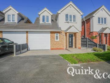 3 bedroom link detached house for sale