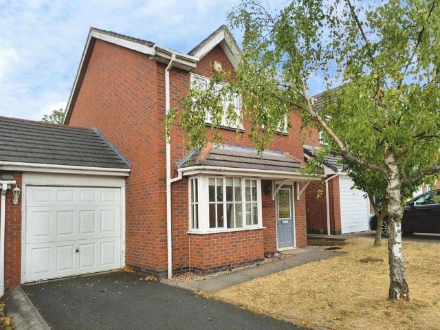 3 bedroom link detached house for sale