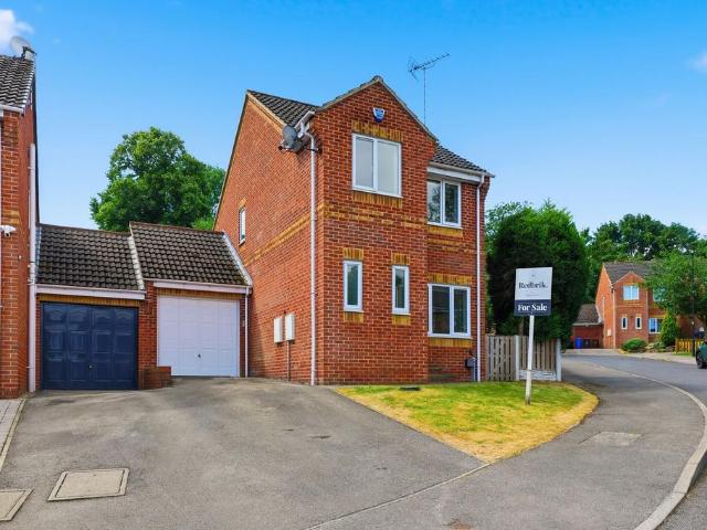 3 bedroom link detached house for sale