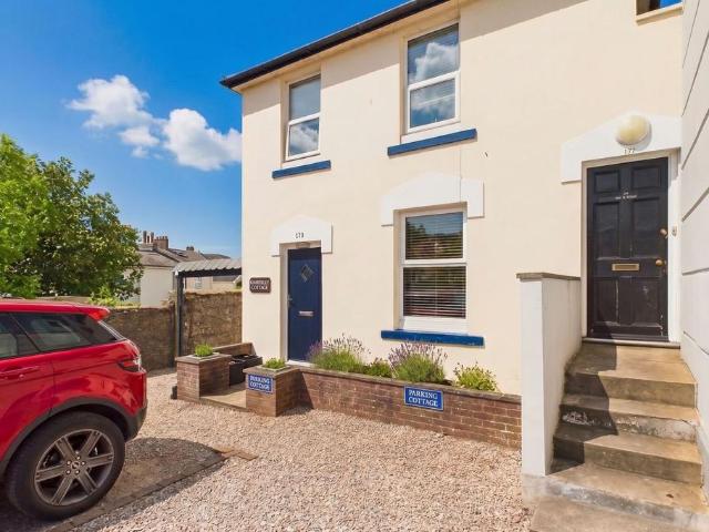 3 bedroom link detached house for sale