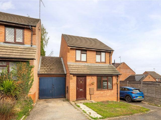 3 bedroom link detached house for sale