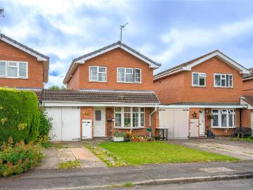 3 bedroom link detached house for sale