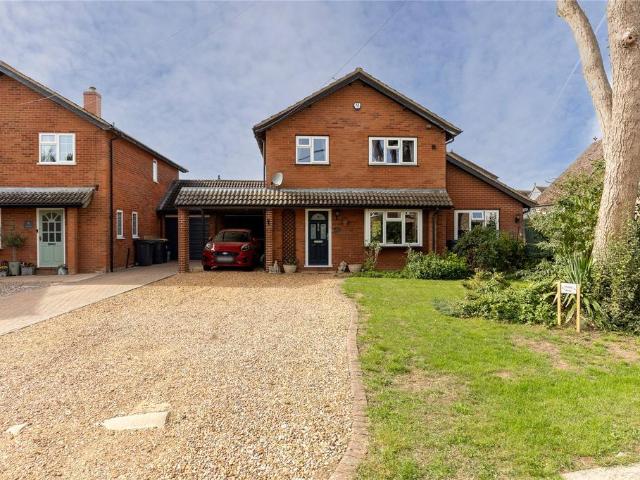 3 bedroom link detached house for sale