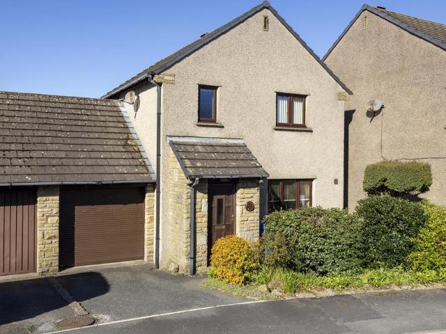 3 bedroom link detached house for sale