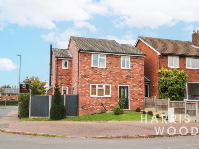 3 bedroom link detached house for sale
