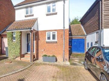 3 bedroom link detached house for sale