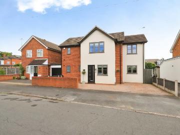 3 bedroom link detached house for sale