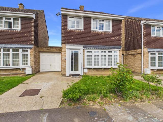 3 bedroom link detached house for sale