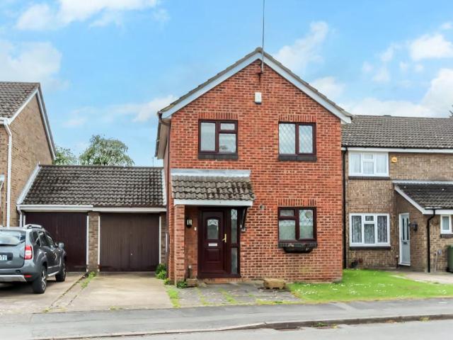 3 bedroom link detached house for sale