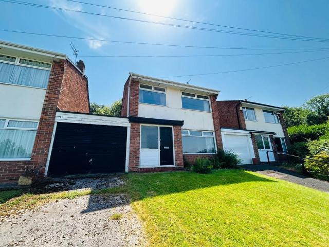 3 bedroom link detached house for sale