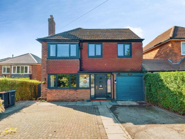 4 bedroom link detached house for sale